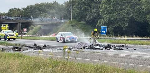 Vliegtuigje neergestort op A58 richting Roosendaal