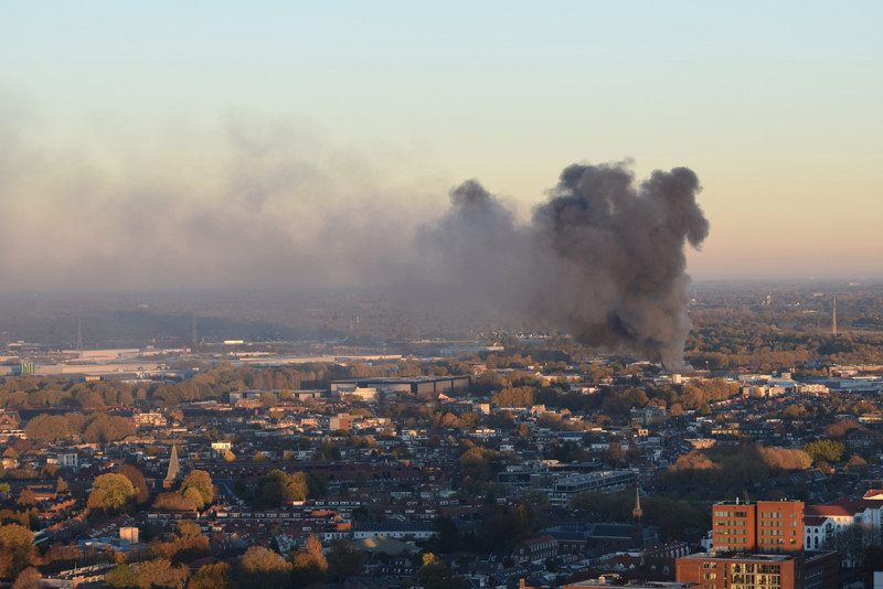 Rook over stad