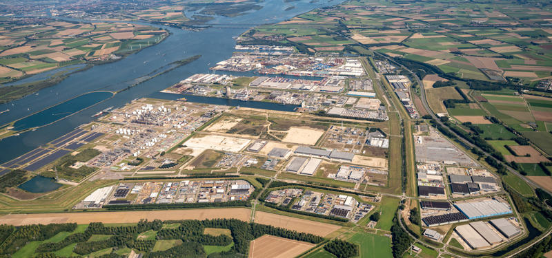 luchtfoto van Port of Moerdijk