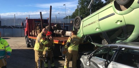 Brandweer bij auto-ongeluk